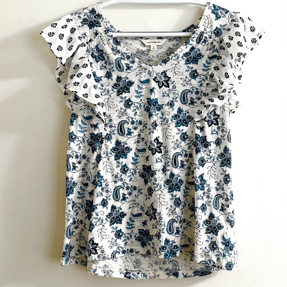 Lucky Brand NWOT cap sleeve top with ruffle details white & blue print size S